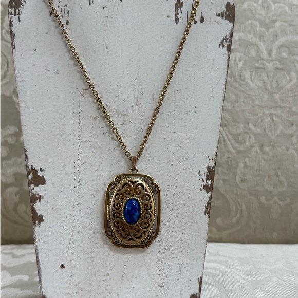 Vintage Avon Locket Necklace - Picture 1 of 16